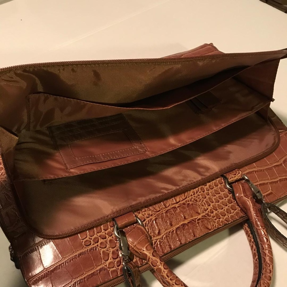 Bueno Faux Leather Laptop/Tablet Bag - Picture 3 of 5